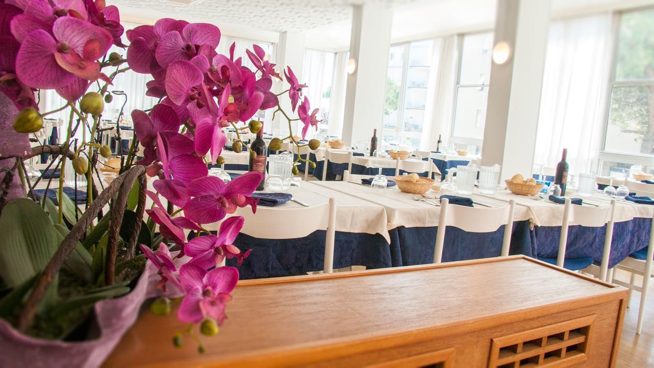 Hotel Raffaello Cesenatico Eksteriør billede