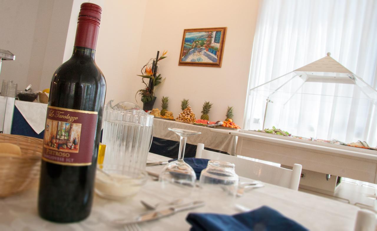 Hotel Raffaello Cesenatico Eksteriør billede