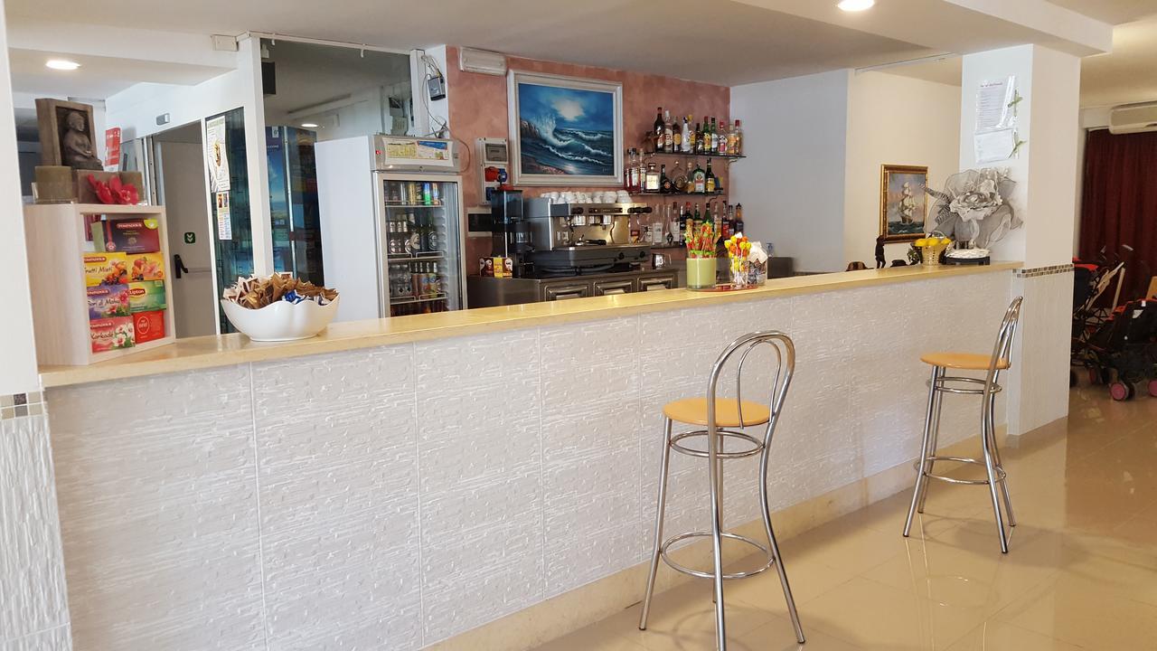Hotel Raffaello Cesenatico Eksteriør billede